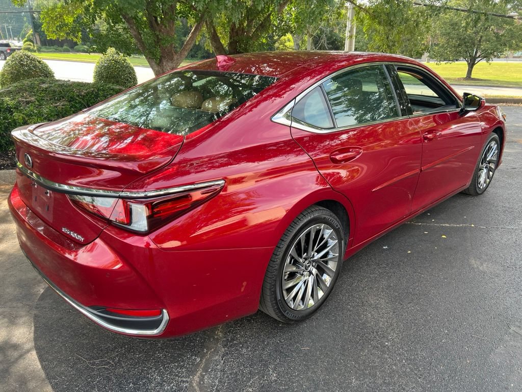 Used 2025 Lexus ES 300h Ultra Luxury FWD image 3