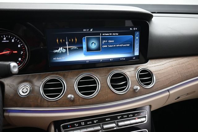 Used 2017 Mercedes-Benz E 300 4MATIC image 7