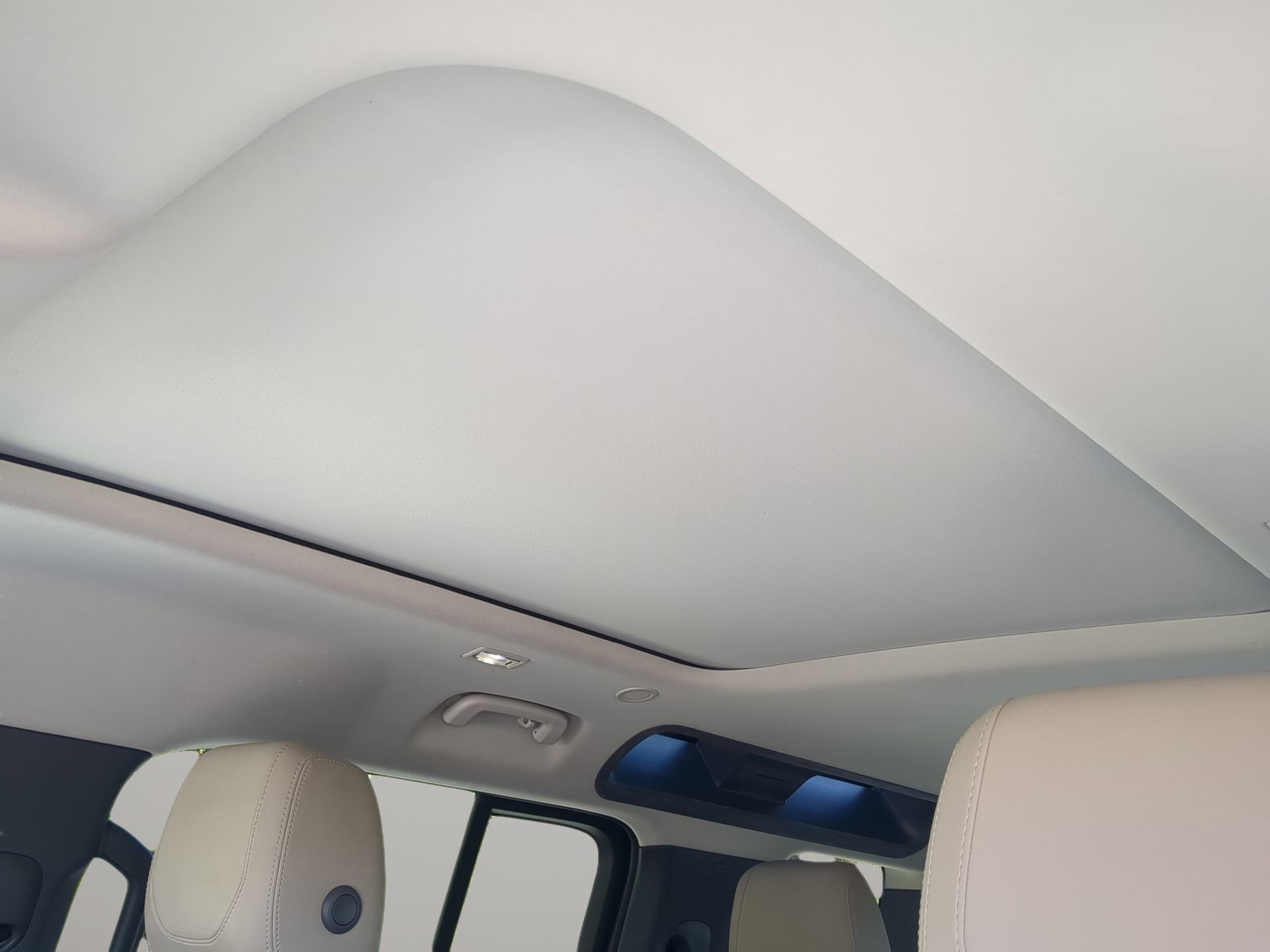 Used 2022 Land Rover Defender 110 SE image 50