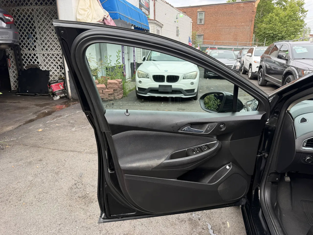 Used 2017 Chevrolet Cruze LS FWD image 23