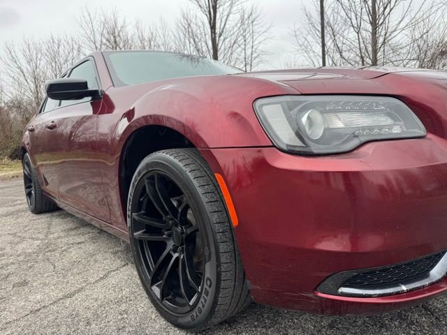 Used 2018 Chrysler 300 Touring w/ Sport Appearance Package image 28