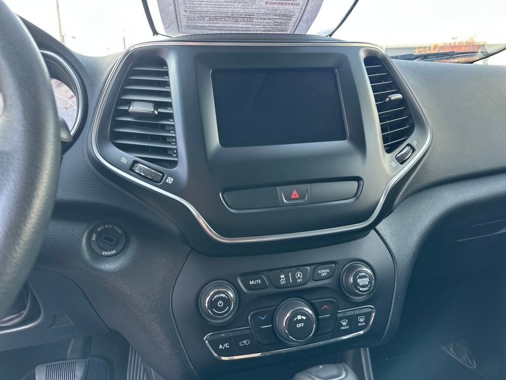 Used 2019 Jeep Cherokee Latitude w/ Popular Appearance Group image 22