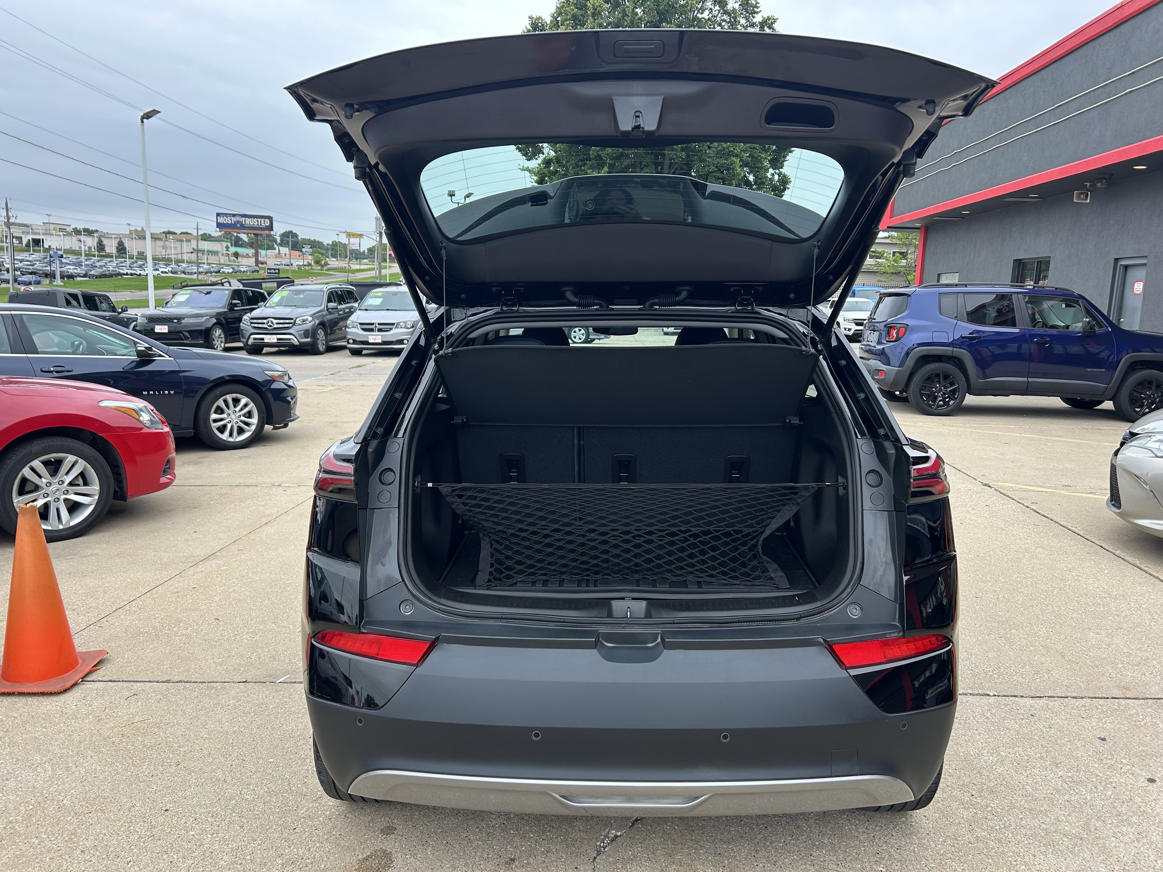 Used 2023 Chevrolet Bolt EUV LT w/ Convenience Package image 6