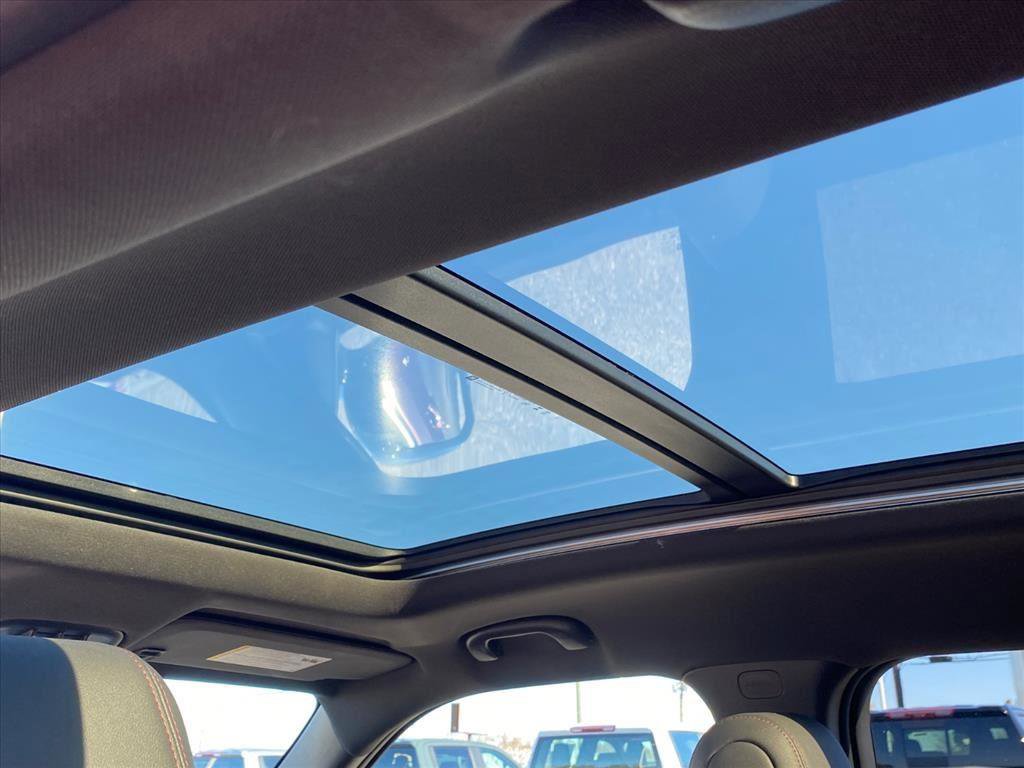 Used 2025 Chevrolet TrailBlazer RS w/ Convenience Package image 27