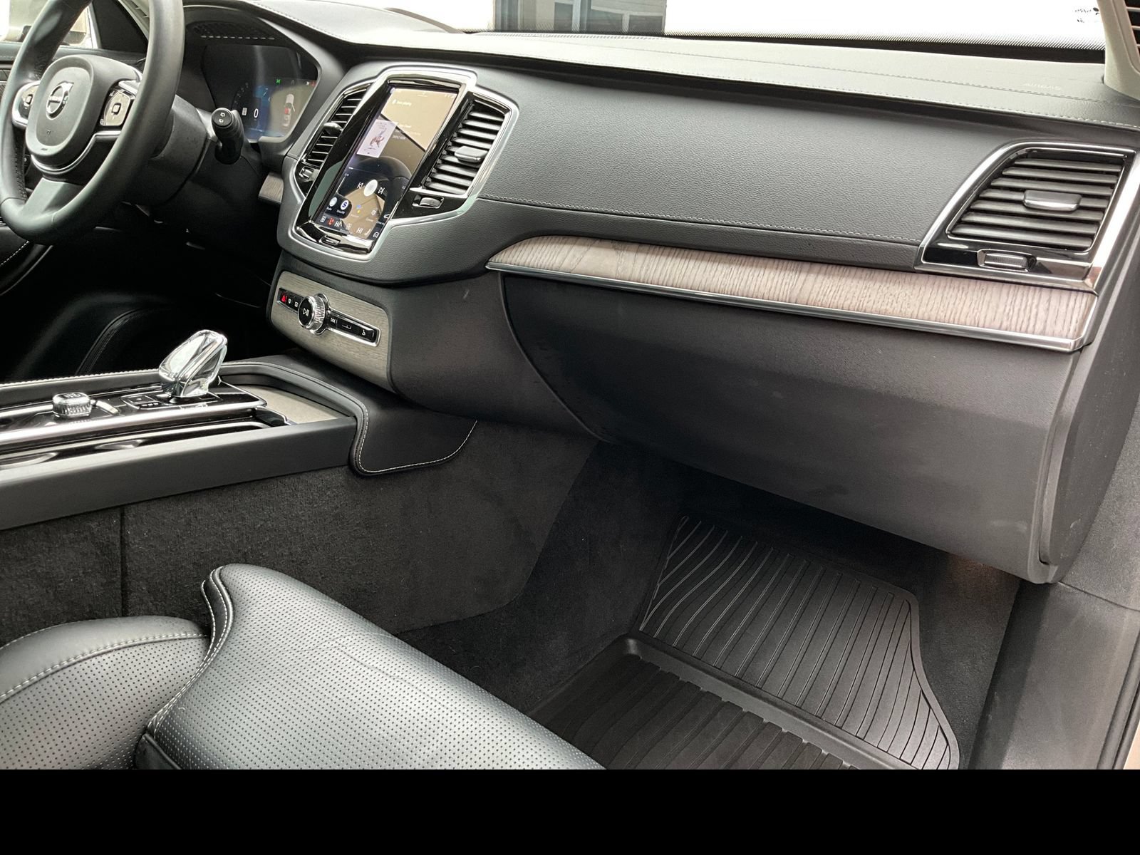 Certified 2023 Volvo XC90 B6 Ultimate w/ Protection Package Premier AWD/4WD image 9