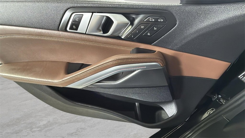 Used 2022 BMW X6 xDrive40i w/ Executive Package image 41