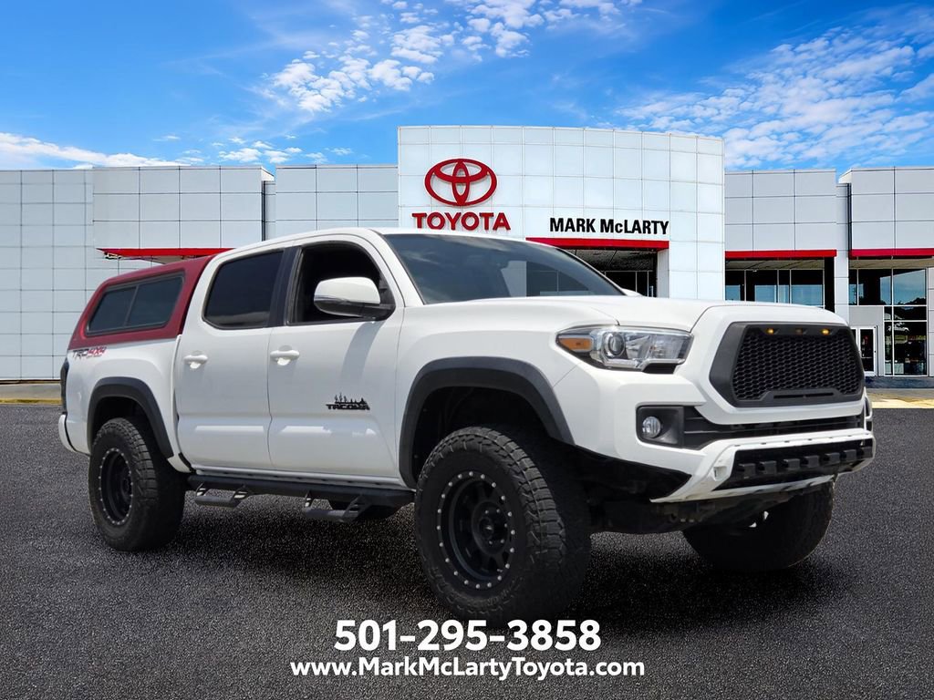 Used 2017 Toyota Tacoma TRD Off-Road AWD/4WD image 7