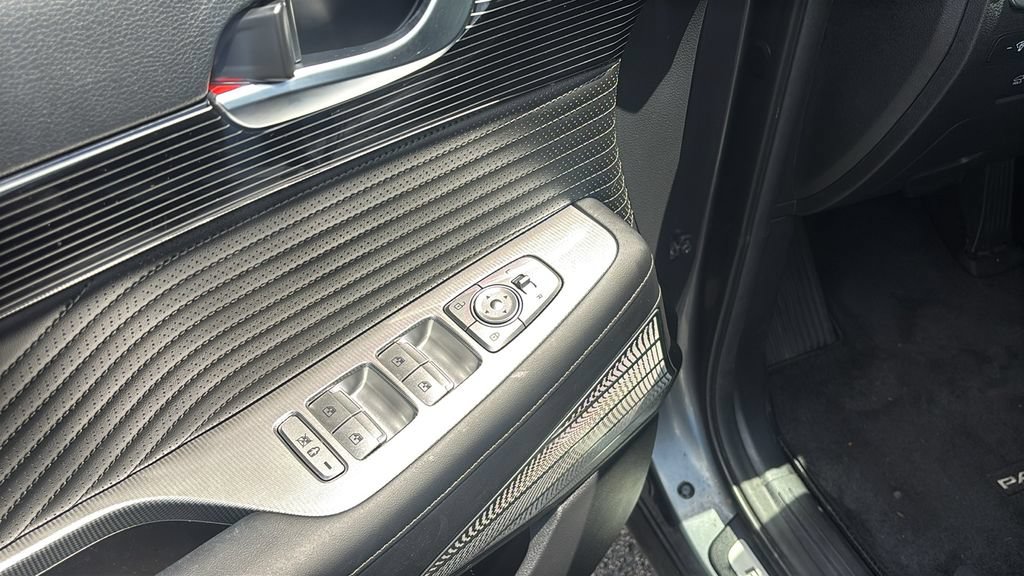 Used 2025 Hyundai Palisade Calligraphy AWD/4WD image 14