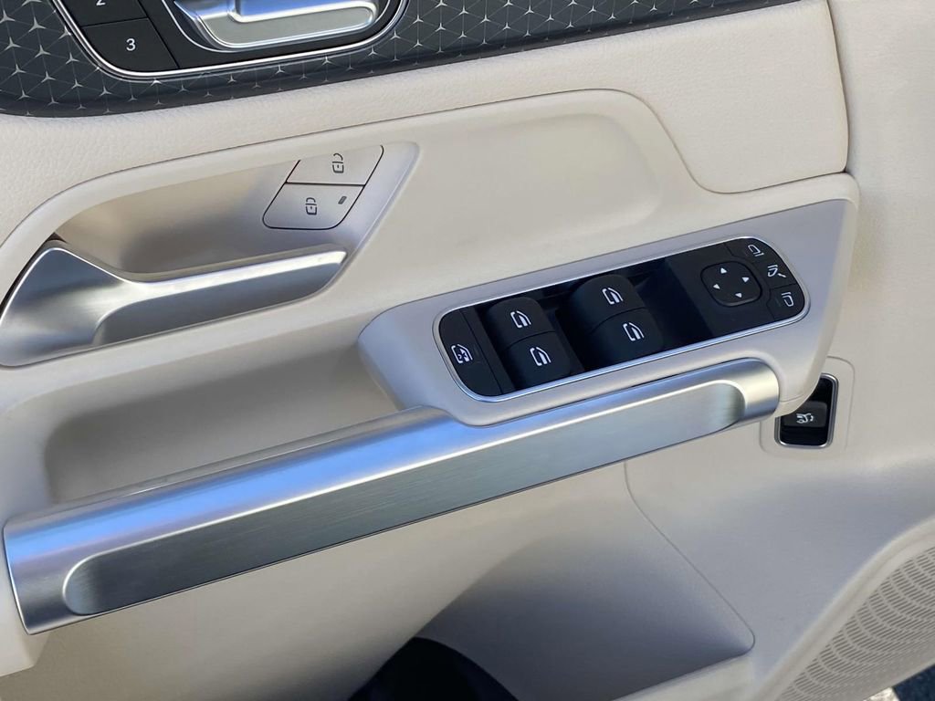 Certified 2025 Mercedes-Benz GLB 250 image 17