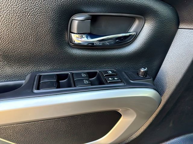 Used 2021 Nissan Titan SV w/ SV Convenience Package image 19