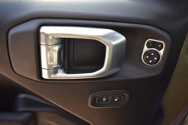 Used 2026 Jeep Wrangler Unlimited Rubicon AWD/4WD image 24