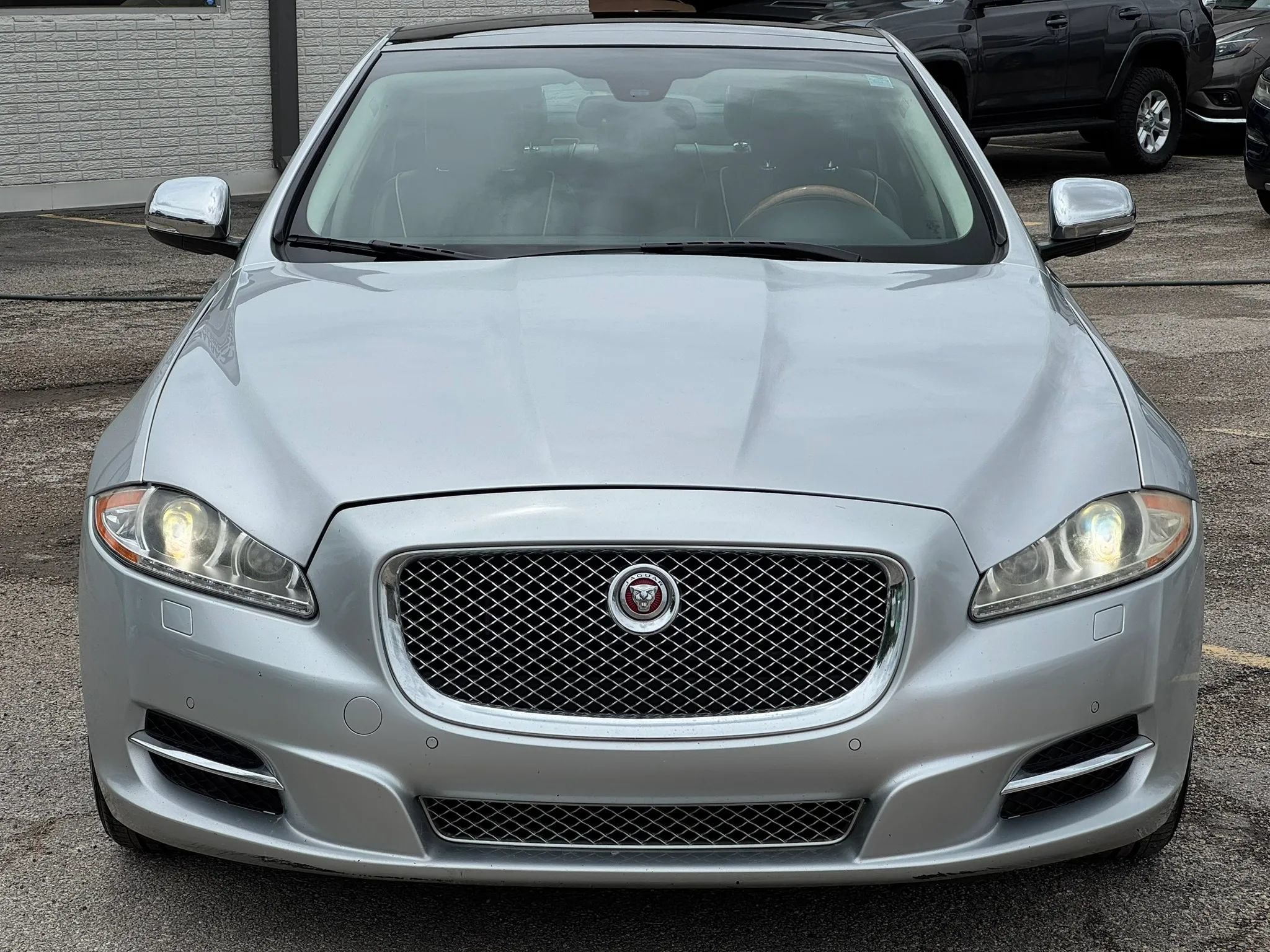 Used 2014 Jaguar XJ L Portfolio RWD image 10