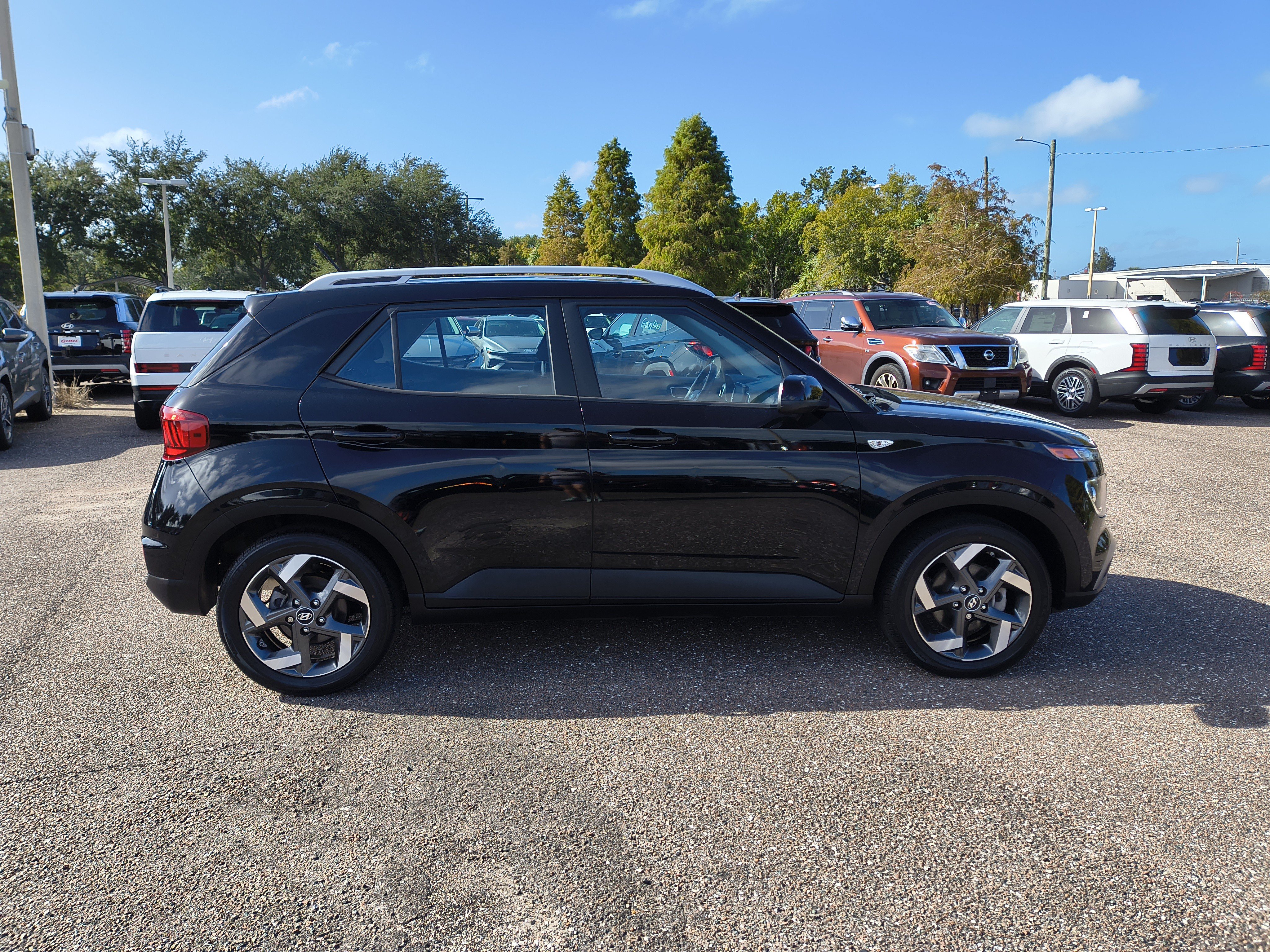 Used 2024 Hyundai Venue SEL FWD image 7