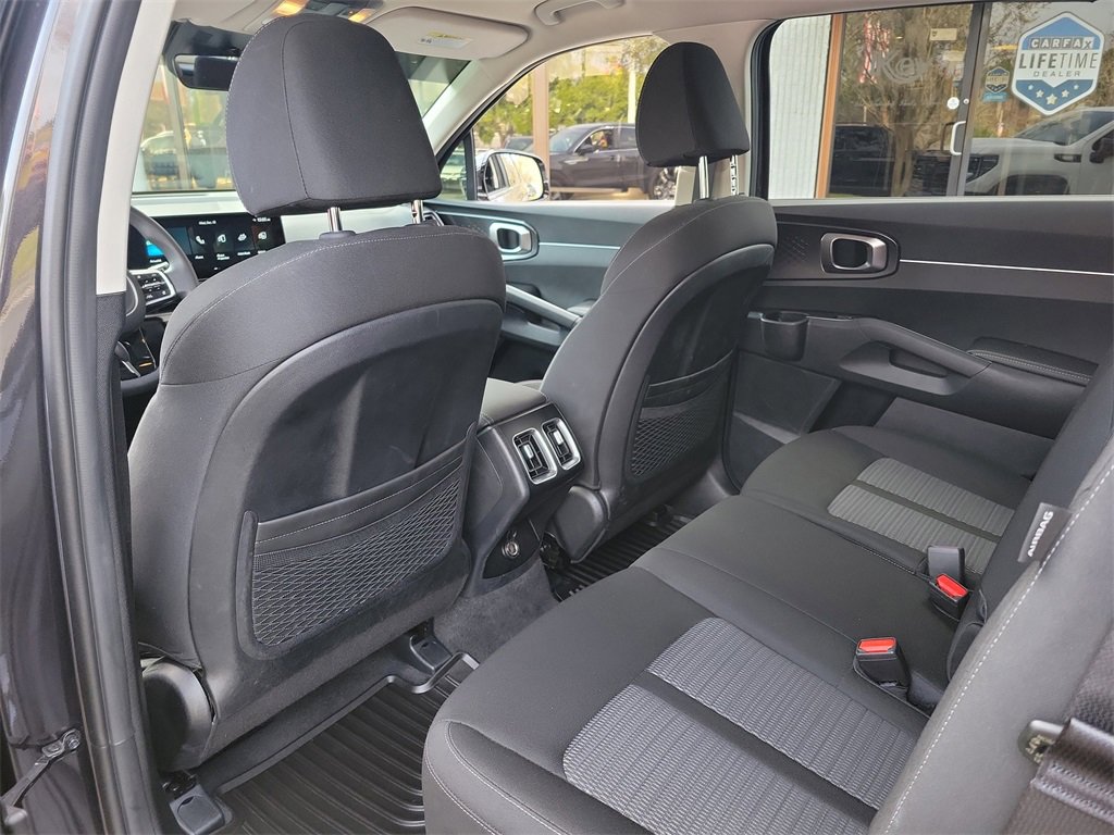 Used 2025 Kia Sorento LX image 11