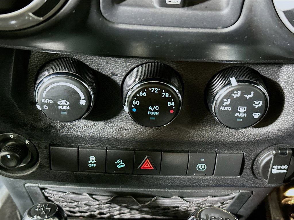 Used 2014 Jeep Wrangler Unlimited Sahara w/ Connectivity Group image 19