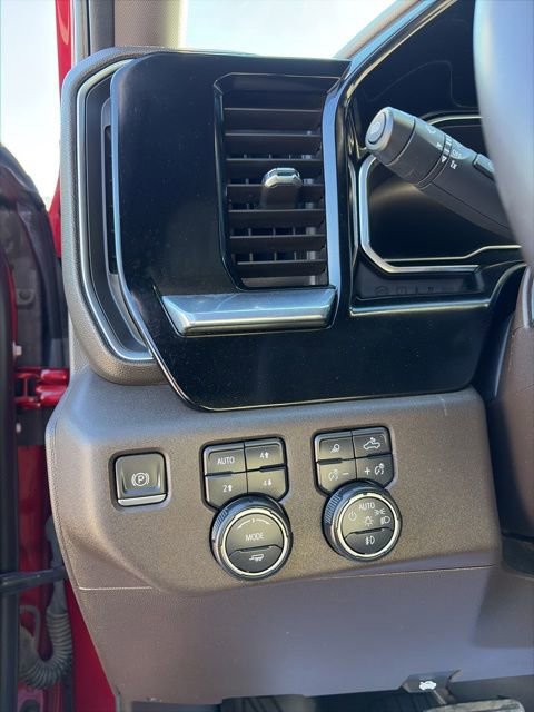 Used 2024 Chevrolet Silverado 1500 LT Trail Boss w/ LT Trail Boss Premium Package AWD/4WD image 15