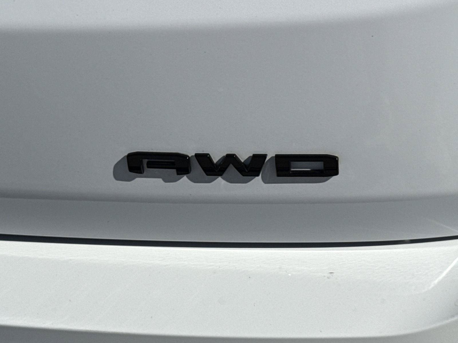 Used 2023 GMC Terrain SLT w/ Elevation Edition AWD/4WD image 9