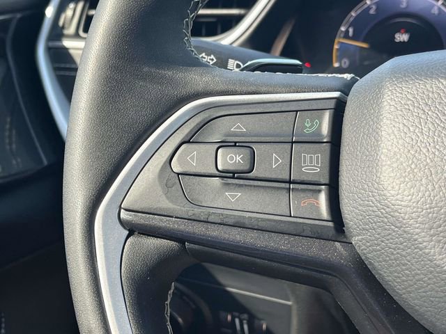 Used 2023 Jeep Grand Cherokee Laredo w/ Luxury Tech Group I image 27