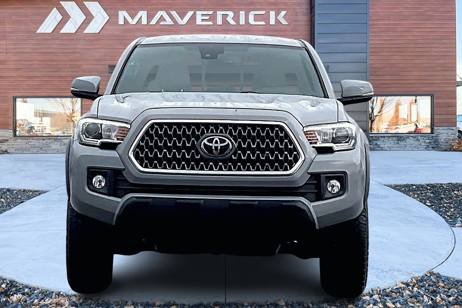 Used 2019 Toyota Tacoma TRD Off-Road image 2