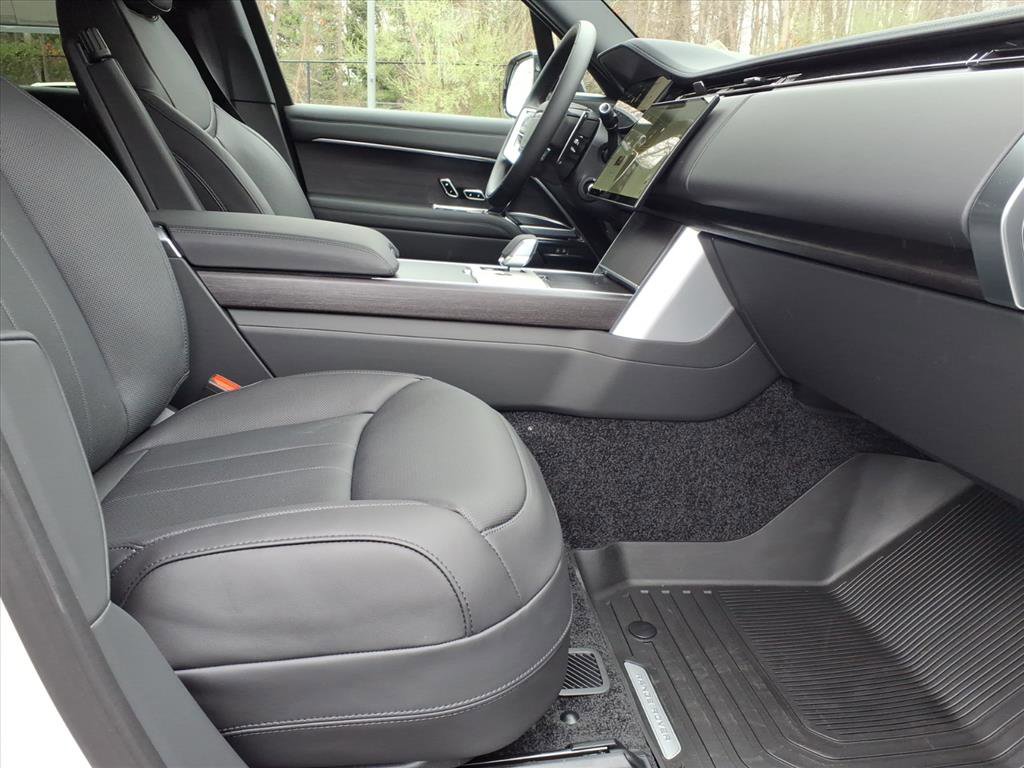 New 2026 Land Rover Range Rover SE image 3
