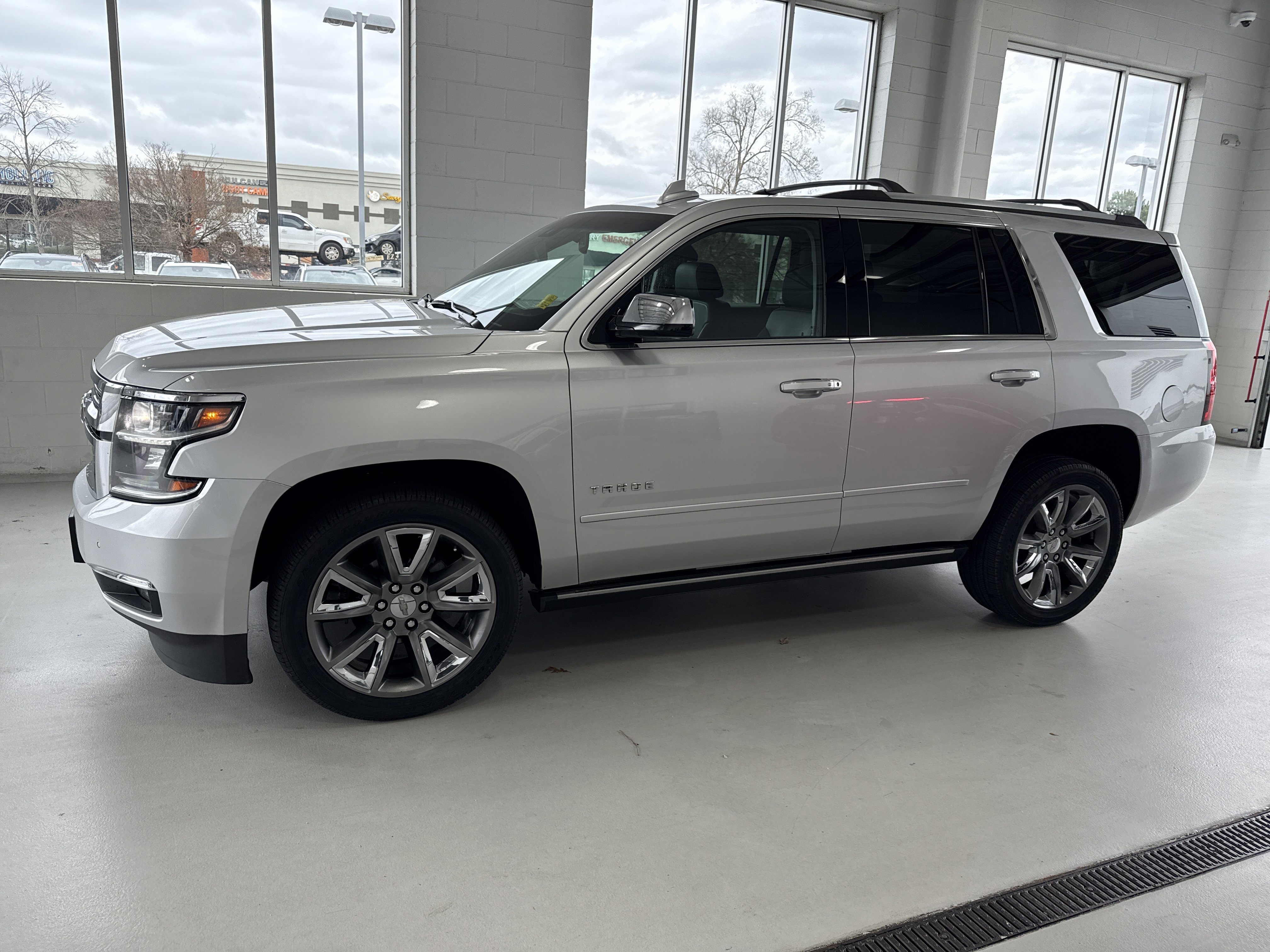Used 2017 Chevrolet Tahoe Premier image 3