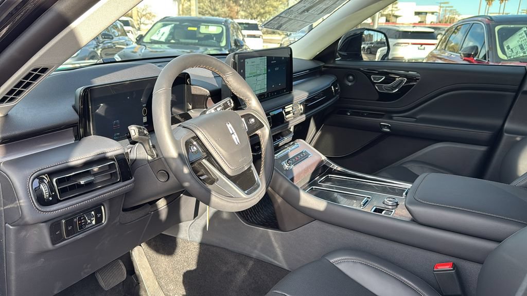 New 2025 Lincoln Aviator AWD w/ Equipment Group 101A image 16
