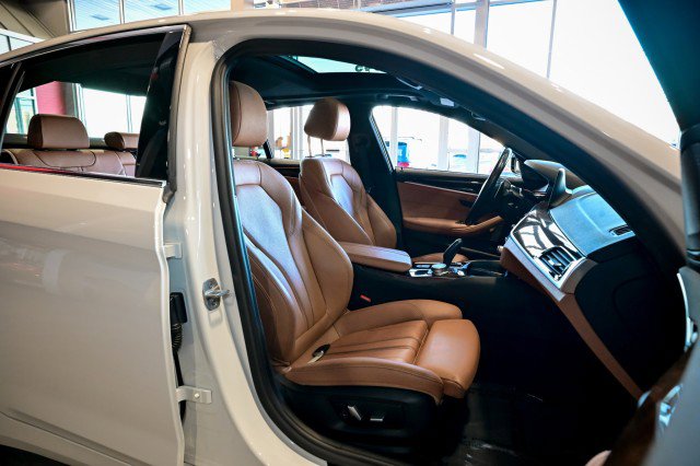 Used 2020 BMW 530i w/ Convenience Package image 28