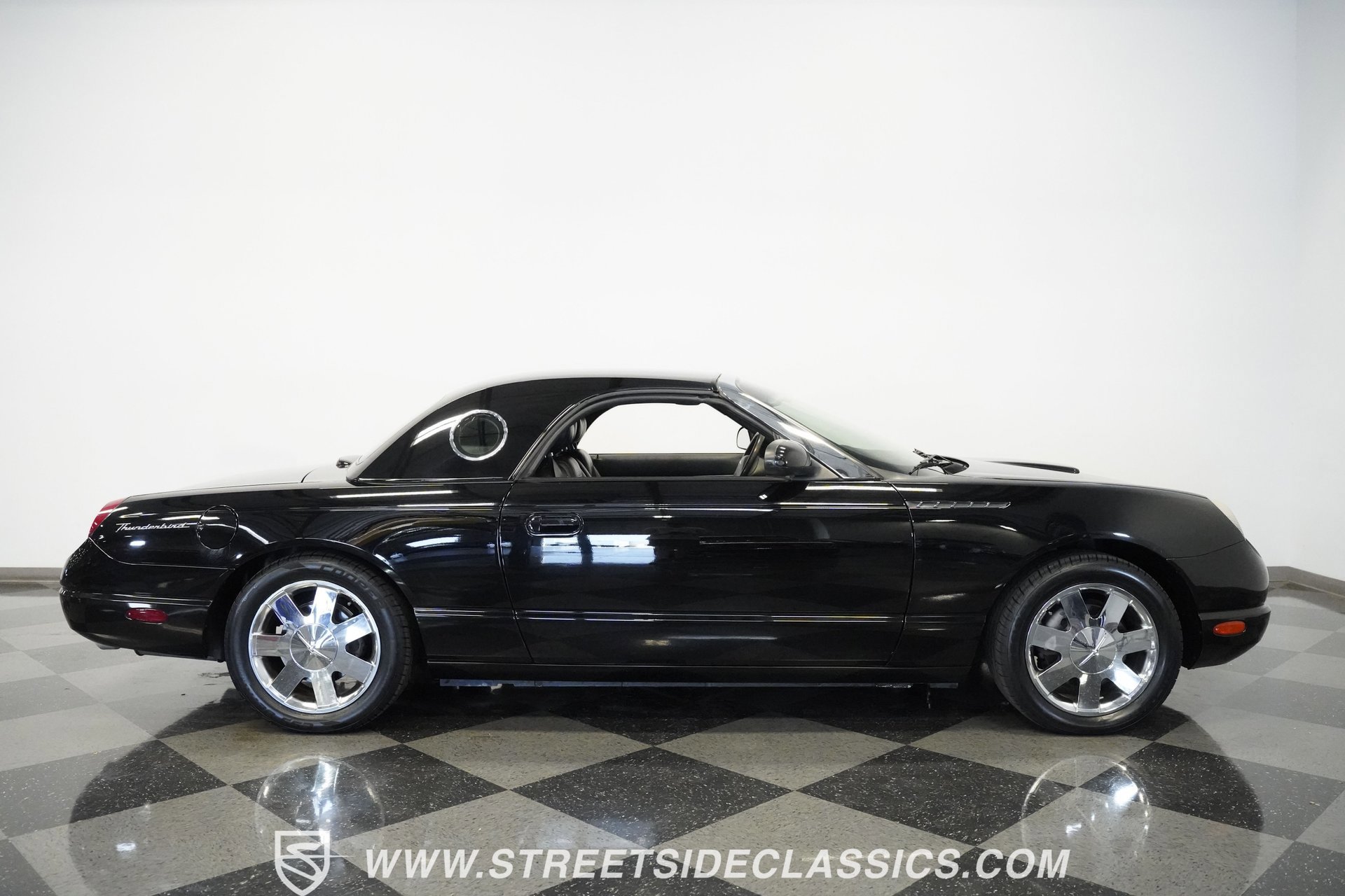 Used 2002 Ford Thunderbird image 32
