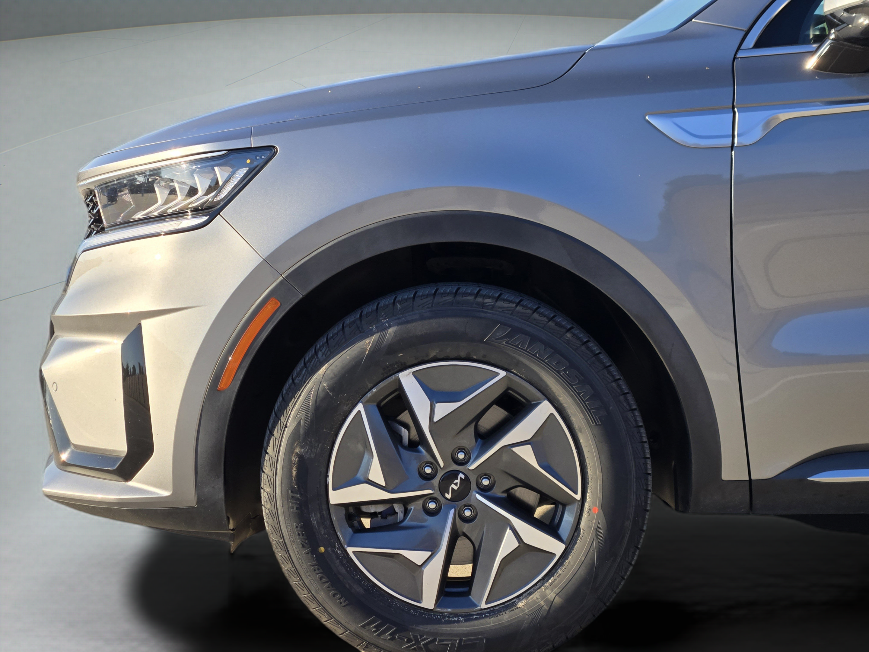 Used 2023 Kia Sorento EX w/ Panoramic Sunroof Package FWD image 10