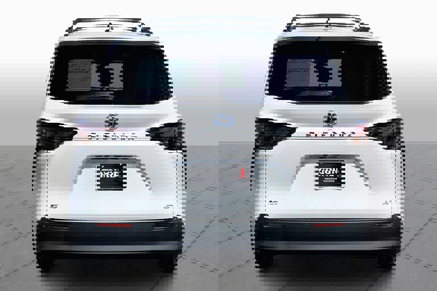 Used 2025 Toyota Sienna XLE w/ XLE Plus Package image 5