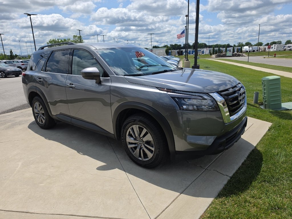 Used 2025 Nissan Pathfinder SV AWD/4WD image 3