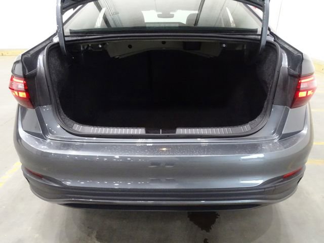 Used 2024 Volkswagen Jetta SE image 11