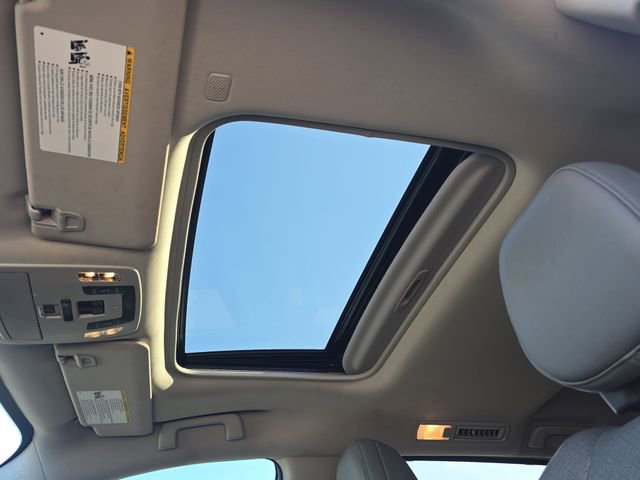 Used 2024 Toyota Sienna Limited image 31