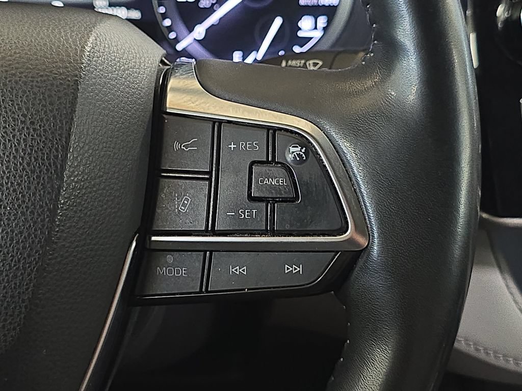 Used 2021 Toyota Highlander Platinum AWD/4WD image 21
