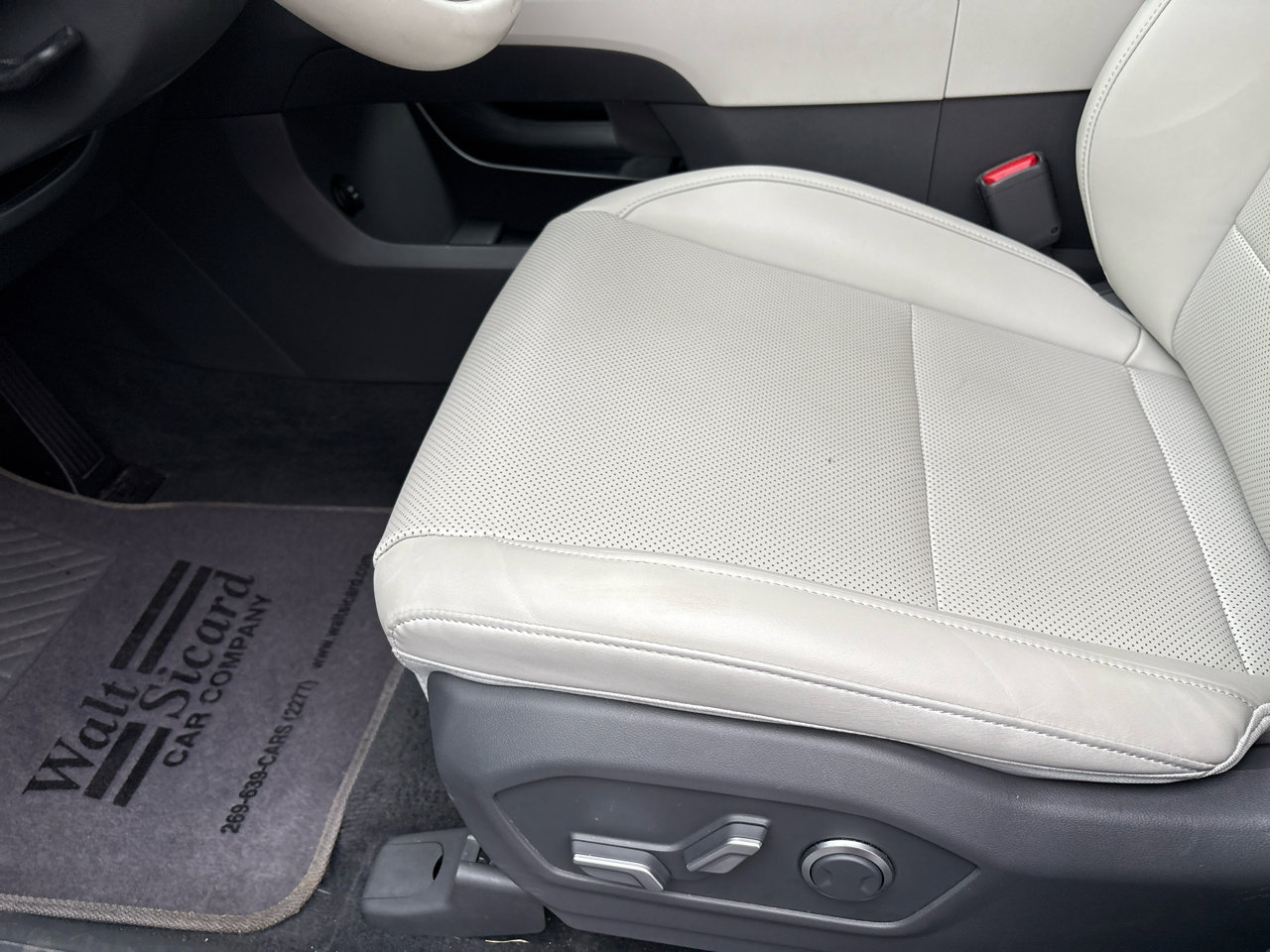 Used 2025 Hyundai Santa Fe SEL image 8