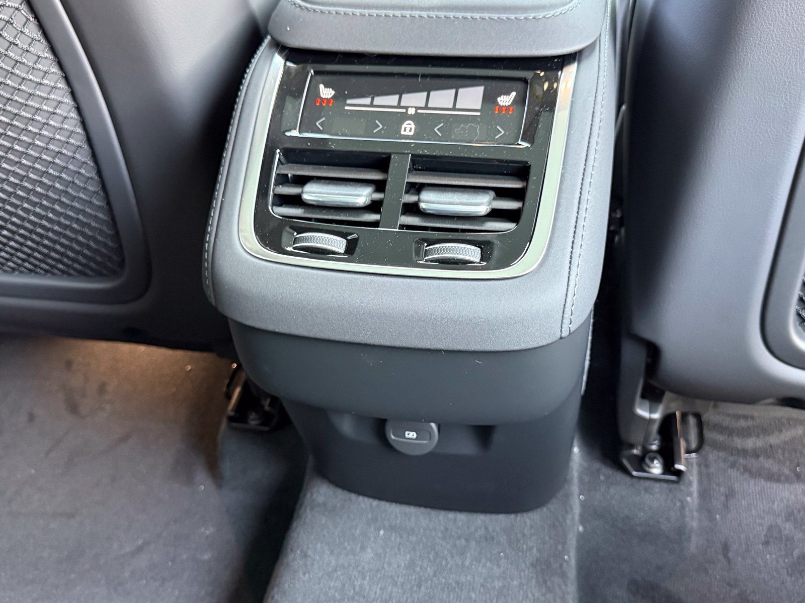 New 2027 Volvo XC90 B6 Plus AWD/4WD image 18