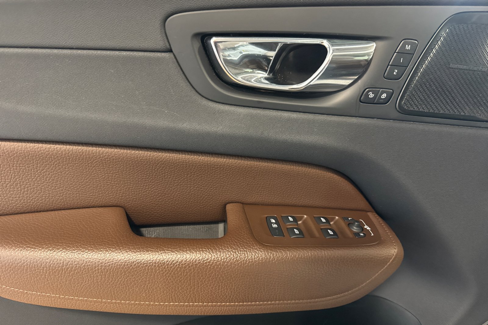 Used 2019 Volvo XC60 T5 Inscription w/ Protection Package Premier AWD/4WD image 14