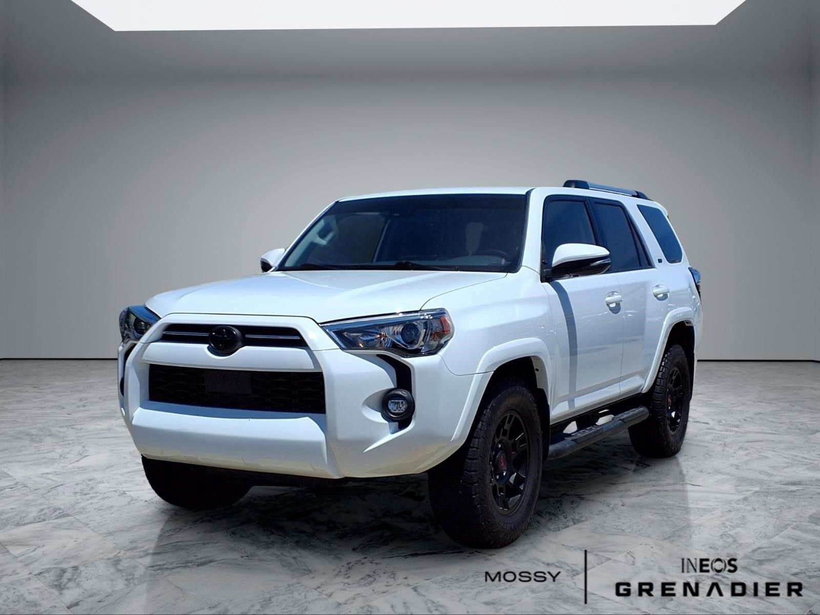 Used 2021 Toyota 4Runner SR5 Premium w/ Moonroof Package RWD image 4