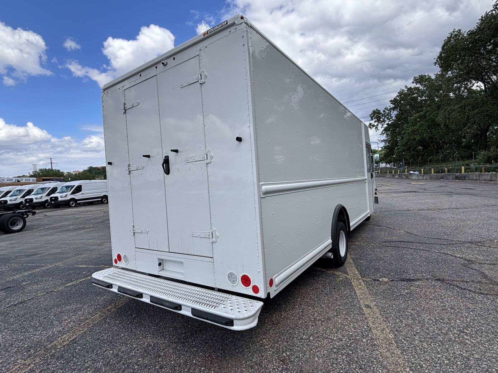 New 2027 Ford E-450 and Econoline 450 Super Duty w/ A/C Prep Package RWD image 23