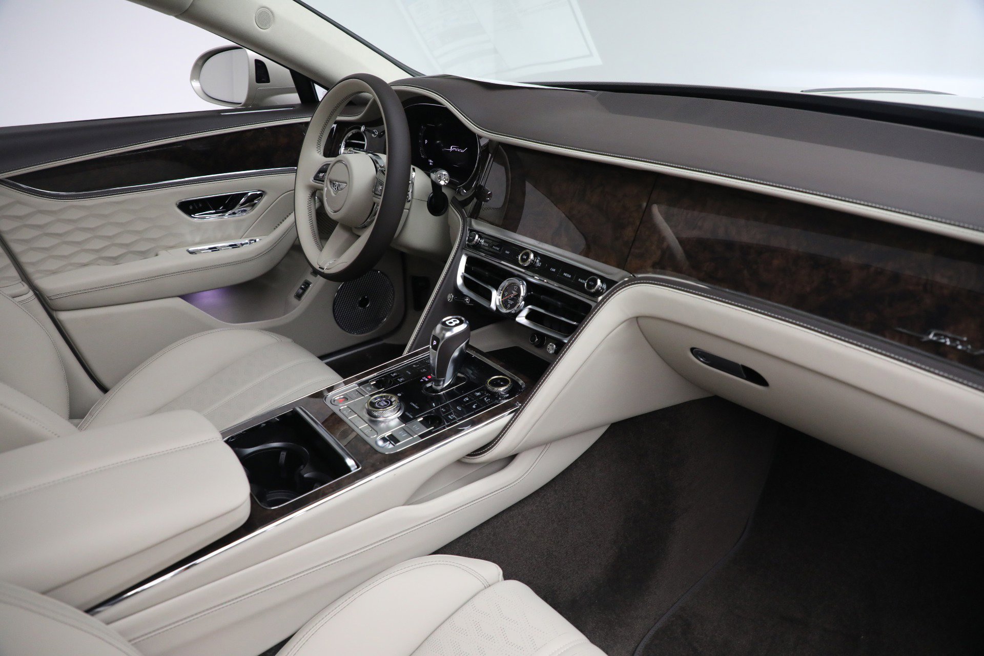 New 2025 Bentley Flying Spur Plug-In Hybrid image 24