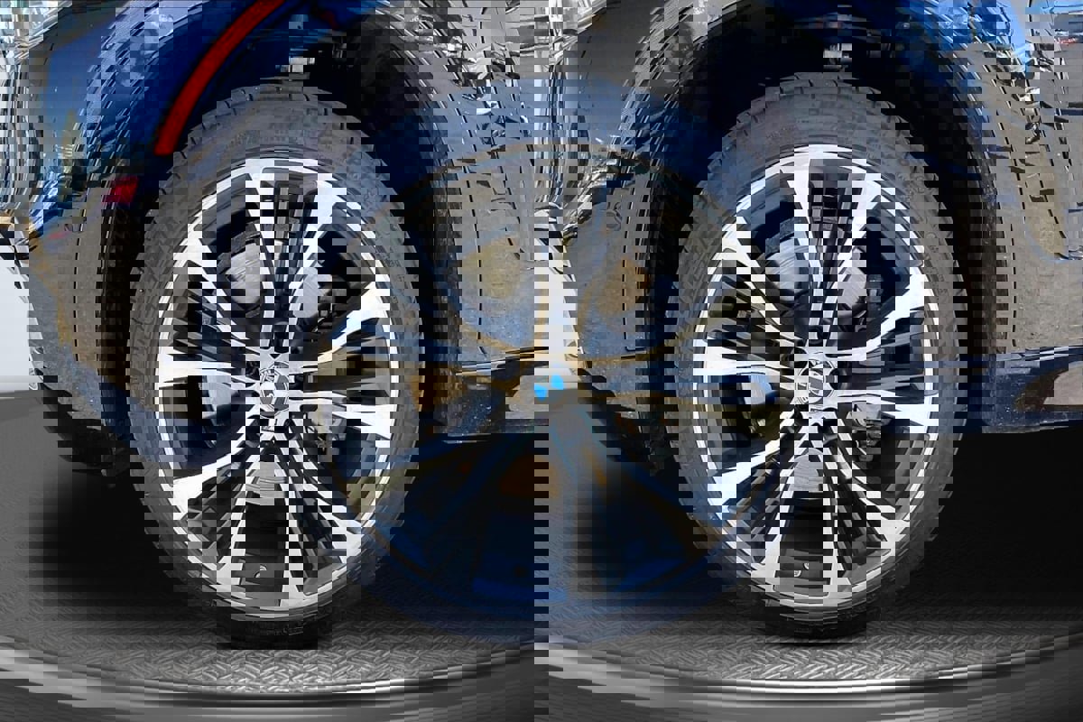 Used 2019 BMW X6 xDrive50i w/ M Sport Package image 9