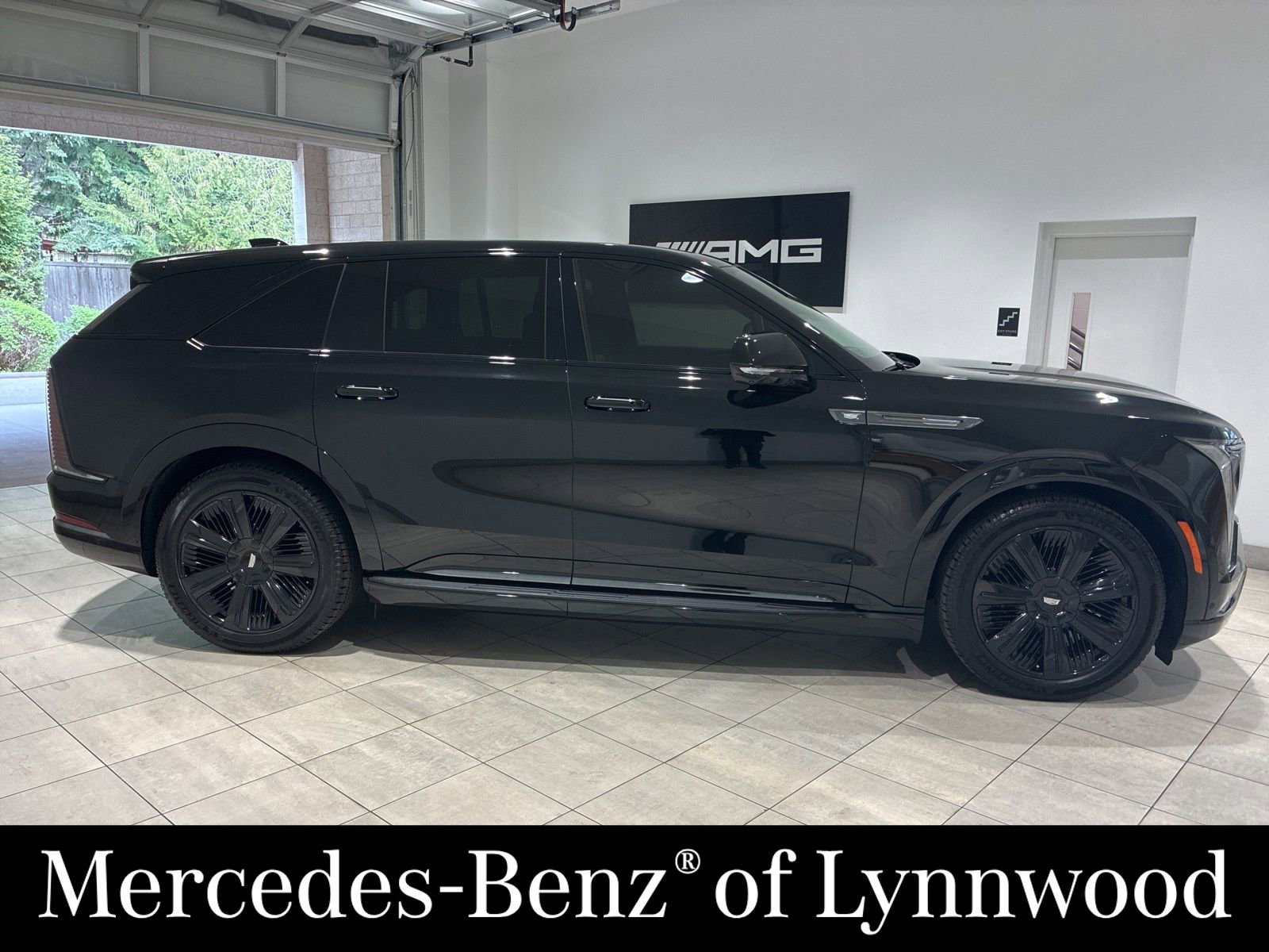 Used 2025 Cadillac Escalade IQ Sport 2 AWD/4WD image 3