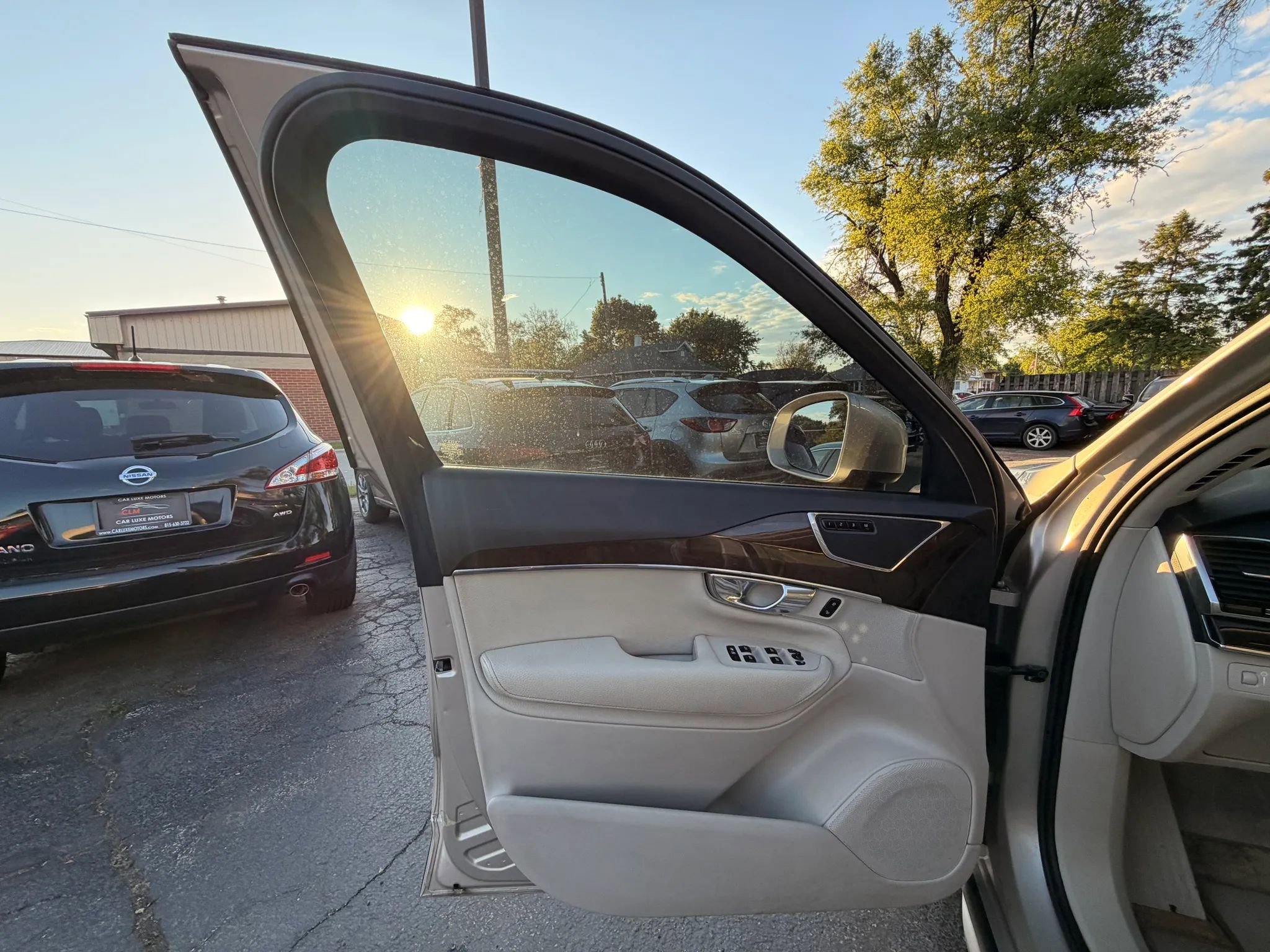 Used 2016 Volvo XC90 T6 Momentum w/ Momentum Plus Package AWD/4WD image 11