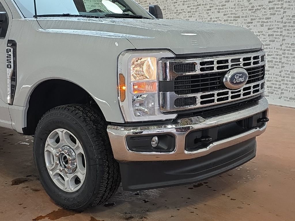New 2026 Ford F250 XLT w/ FX4 Off-Road Package image 8