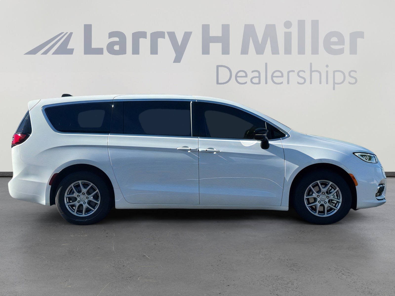 New 2026 Chrysler Pacifica Select image 7