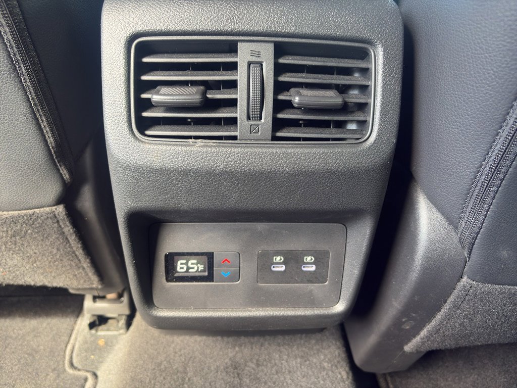 Used 2025 Nissan Rogue SL w/ Tech Package image 17