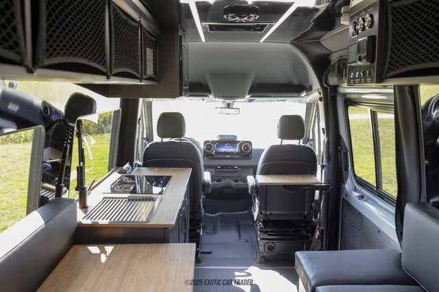 Used 2025 Mercedes-Benz Sprinter 2500 image 42