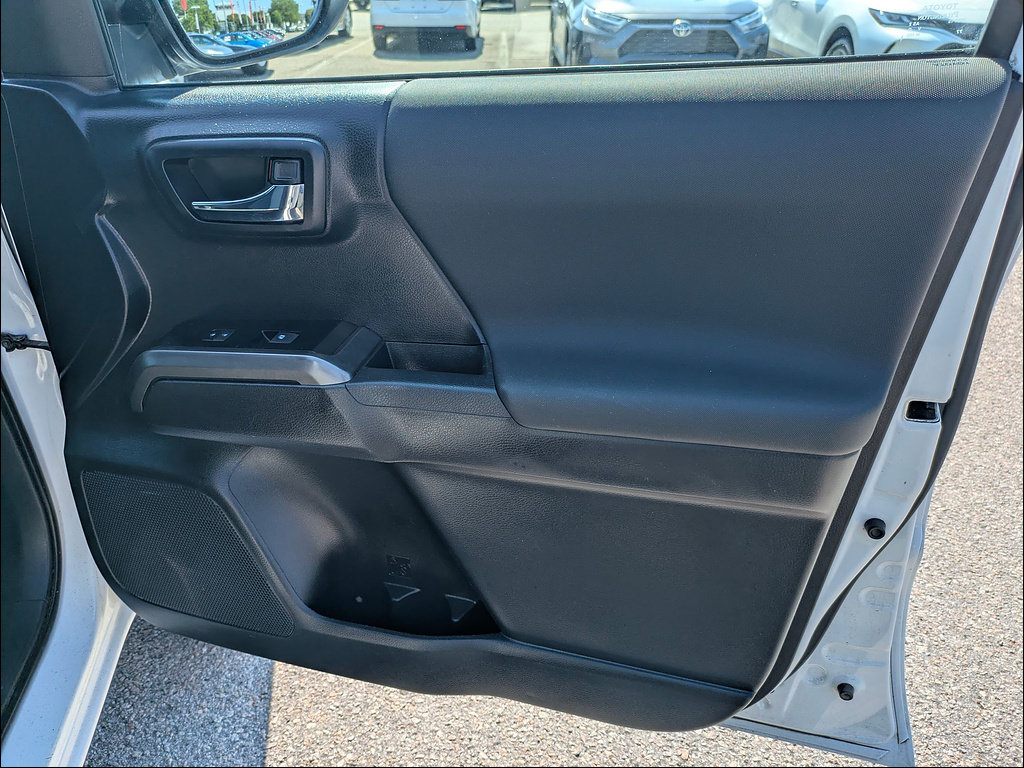 Used 2021 Toyota Tacoma TRD Off-Road AWD/4WD image 31