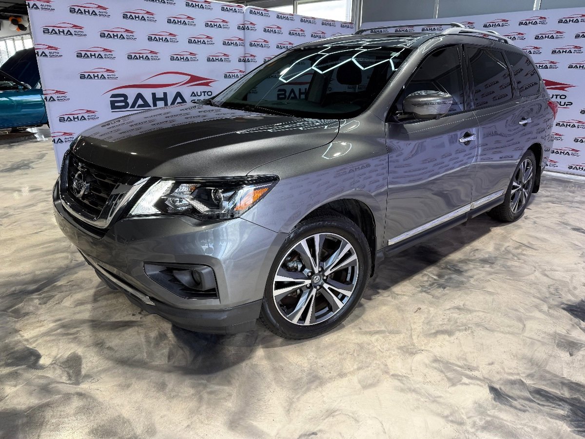 Used 2020 Nissan Pathfinder Platinum FWD image 2