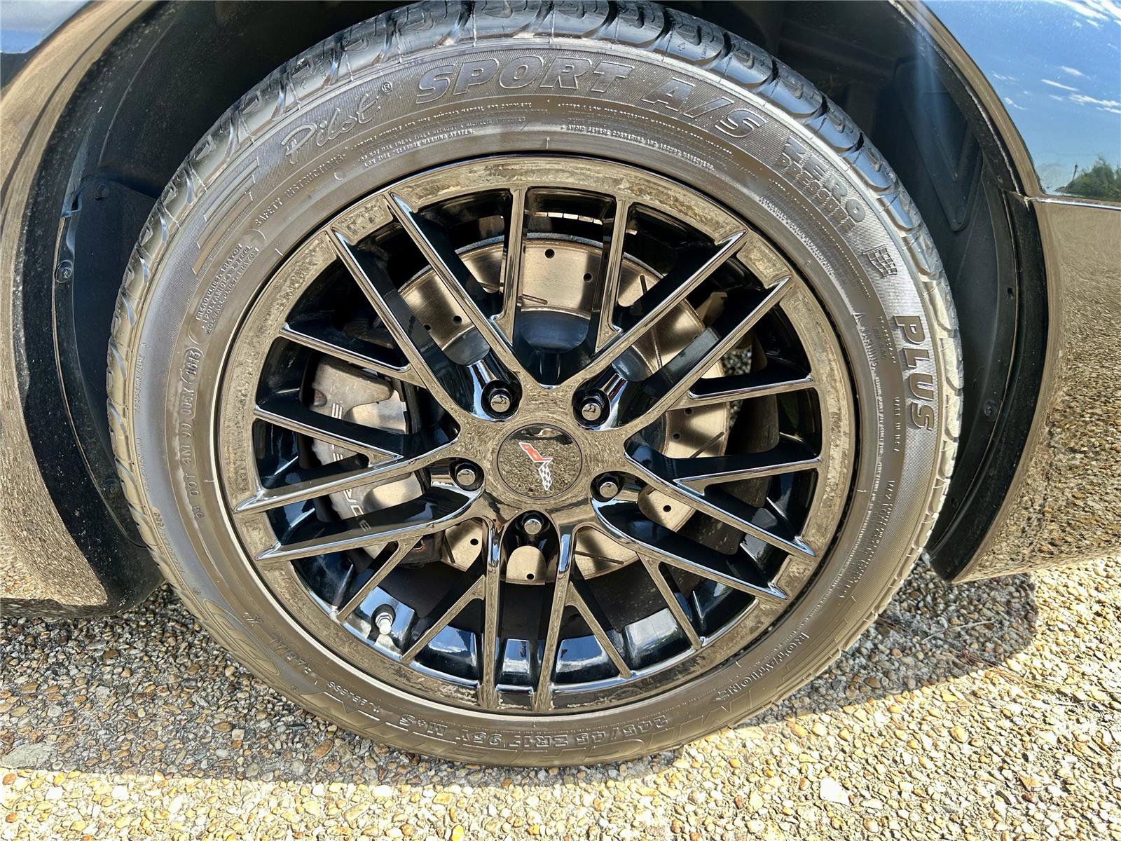 Used 1998 Chevrolet Corvette Coupe w/ Roof Pkg image 24